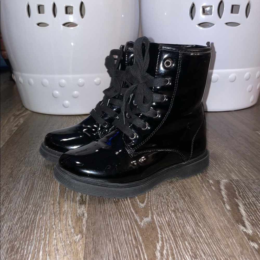 Girls black paten leather boots